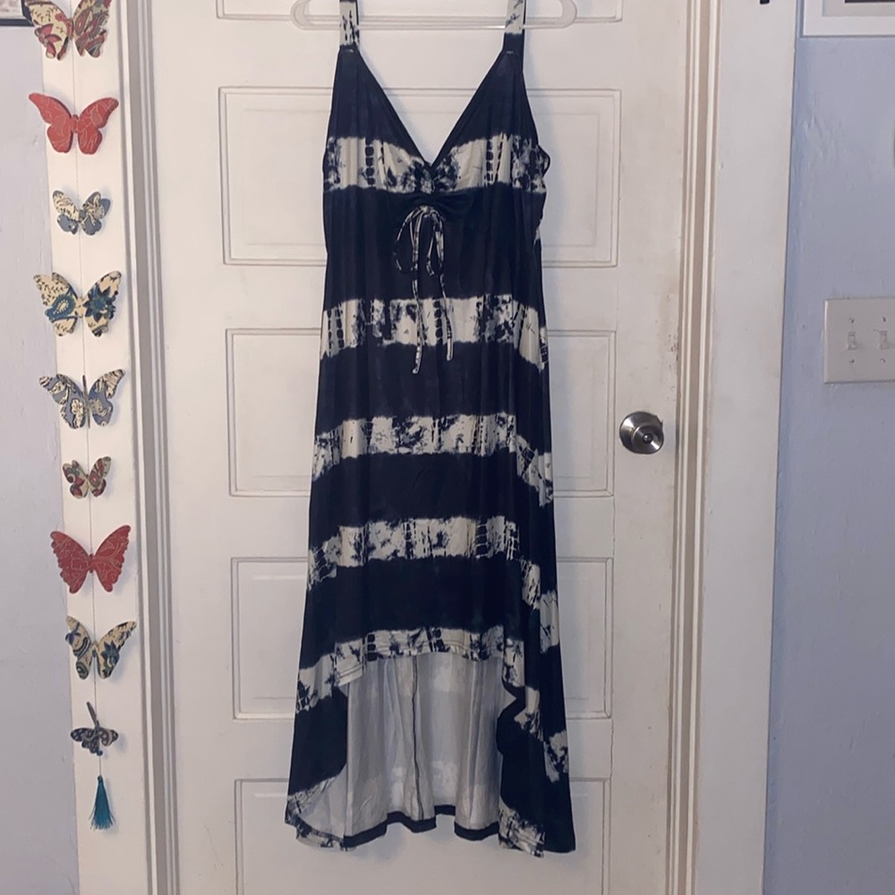 NWOT xl dress. Black and white high low front